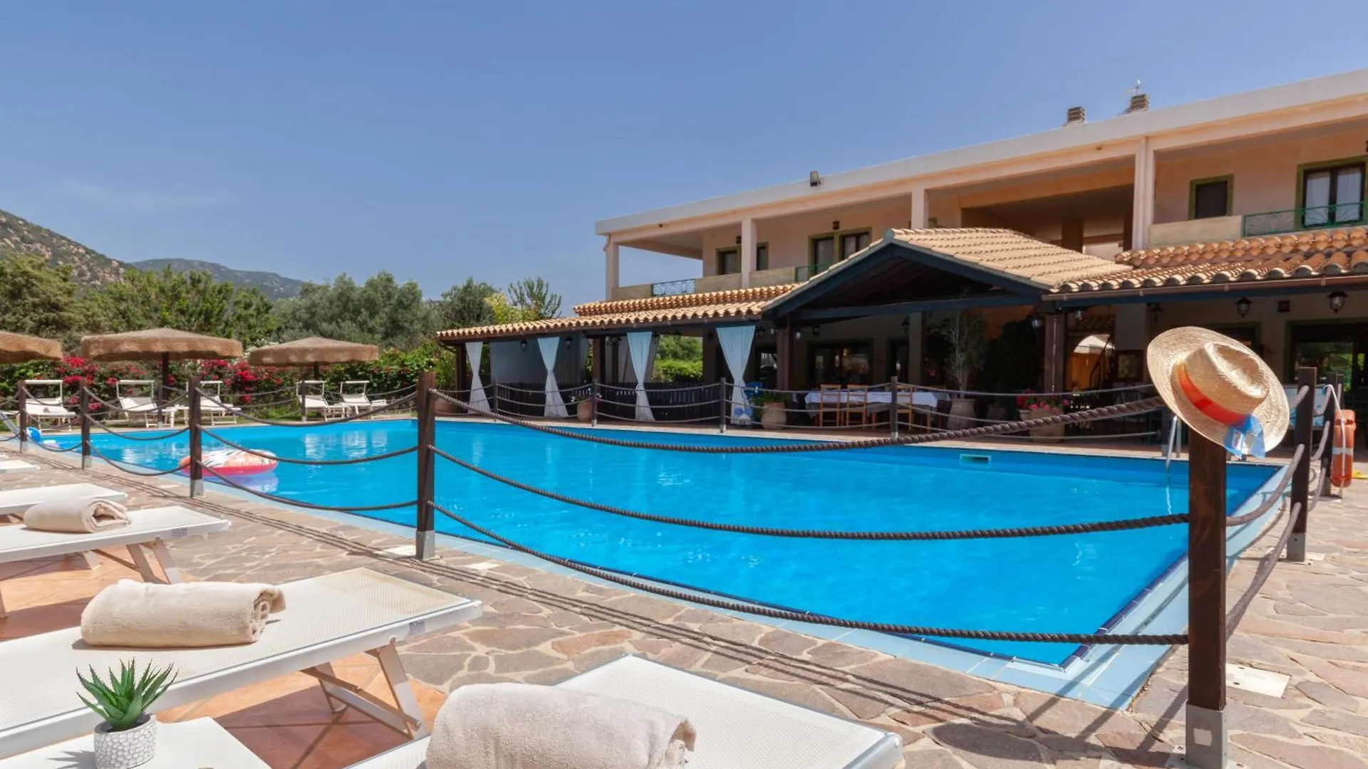 Ih Hotels Le Zagare Resort Villasimius 4*,