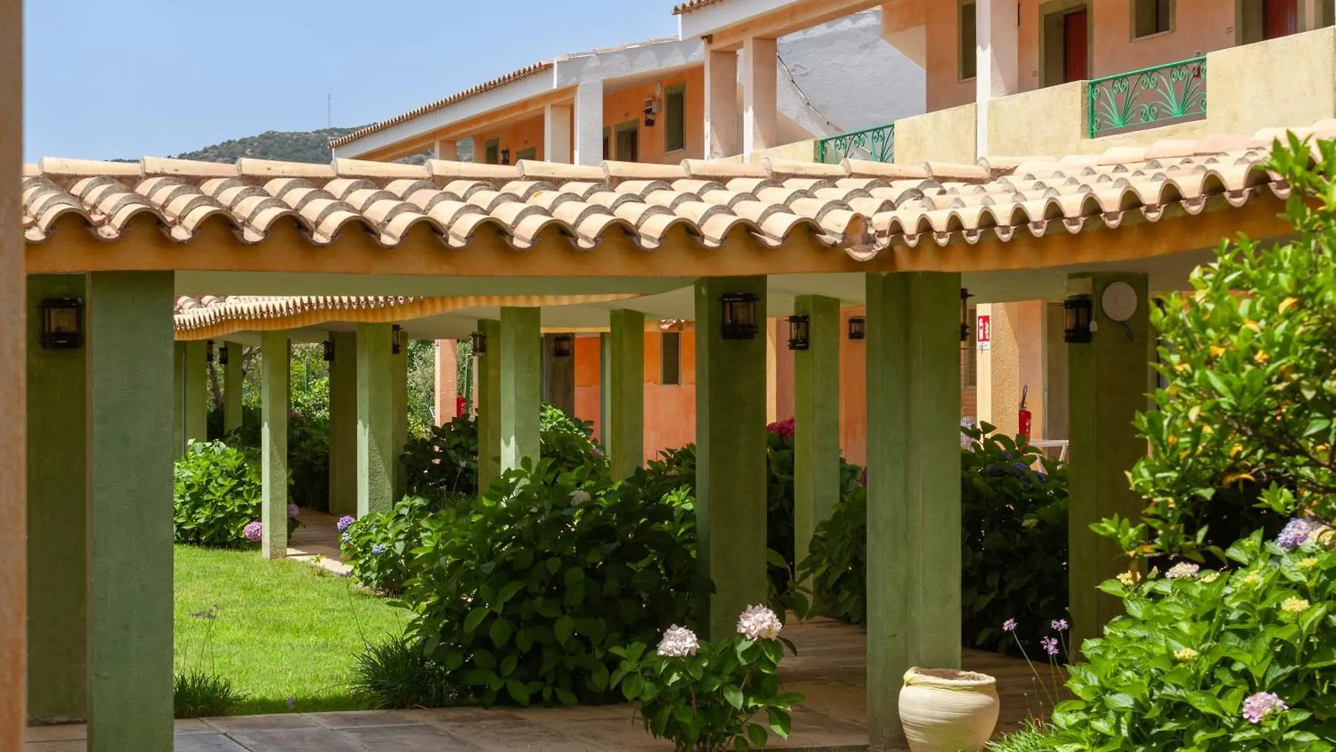 Ih Hotels Le Zagare Resort Villasimius