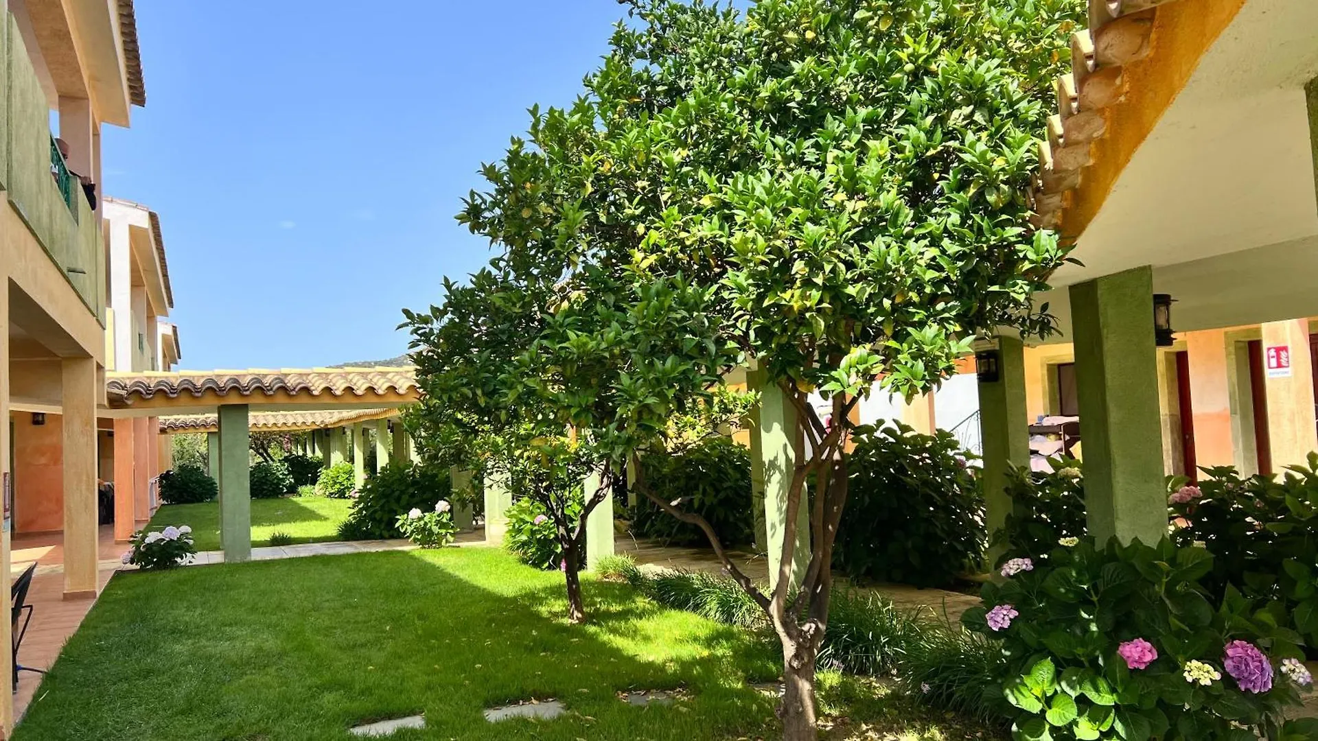 Ih Hotels Le Zagare Resort Villasimius 4*,